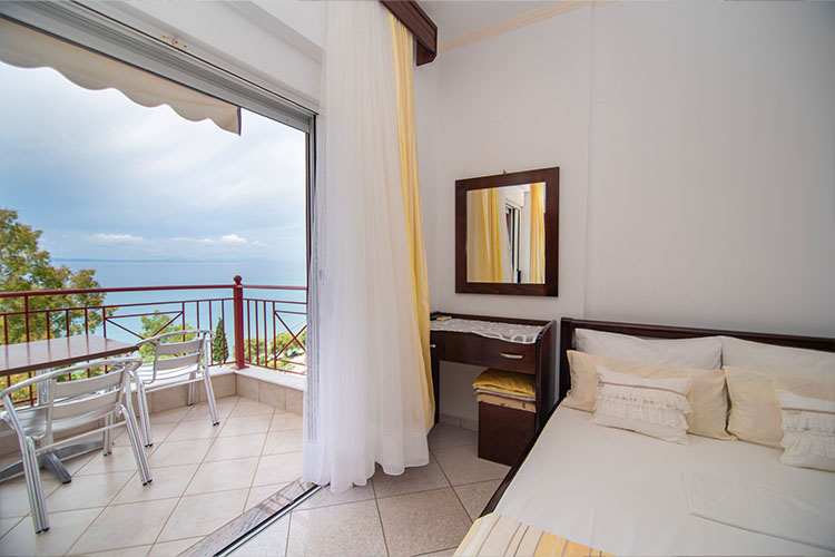 Δωμάτια με μπαλκόνι και θέα στη θάλασσα!